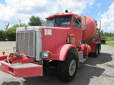 semi truck before being refurbished